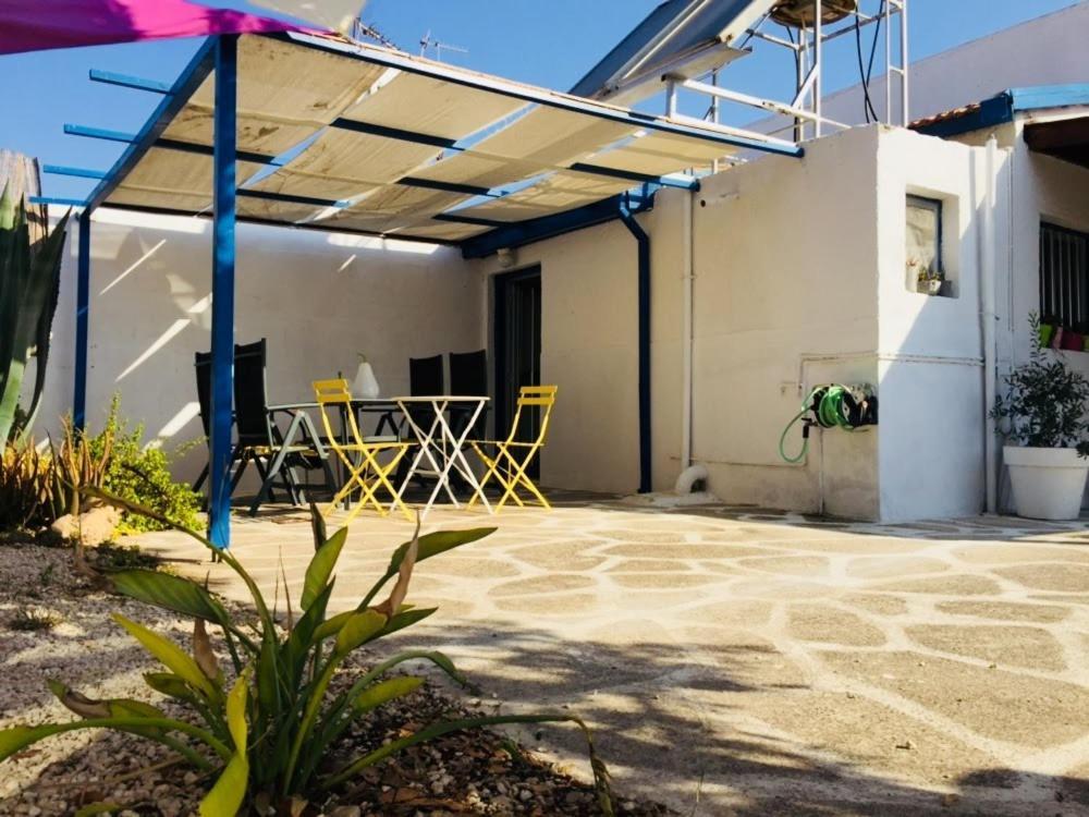 Artist Cottage In Dromolaxia Larnaca Bagian luar foto